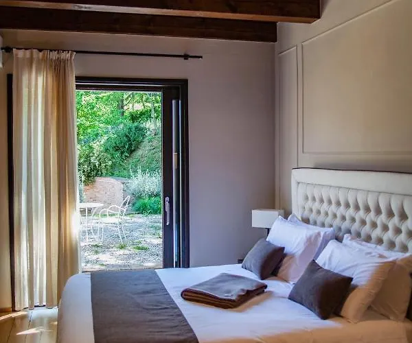 Paola Bed & Breakfast 4*